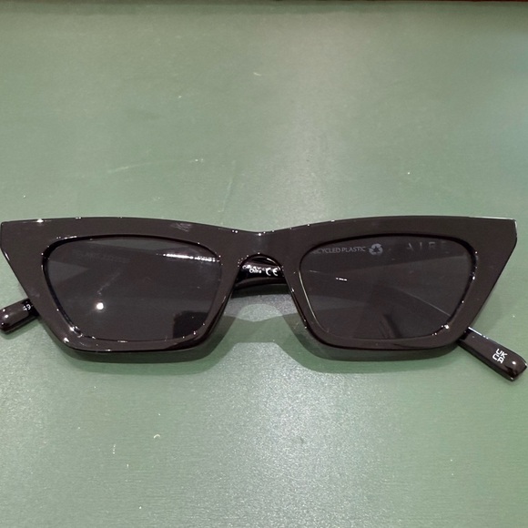 Aire Polaris Sunglasses in Black & Smoke Mono - Picture 4 of 8